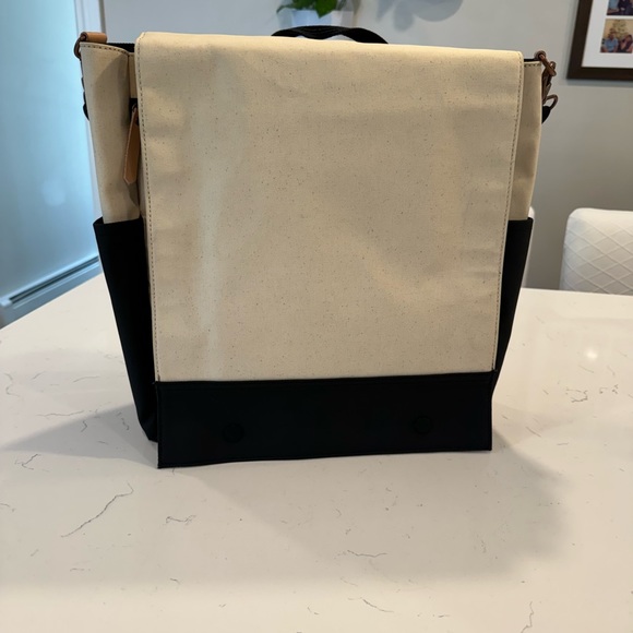 Petunia Pickle Bottom Pathway Diaper bag - Picture 7 of 14